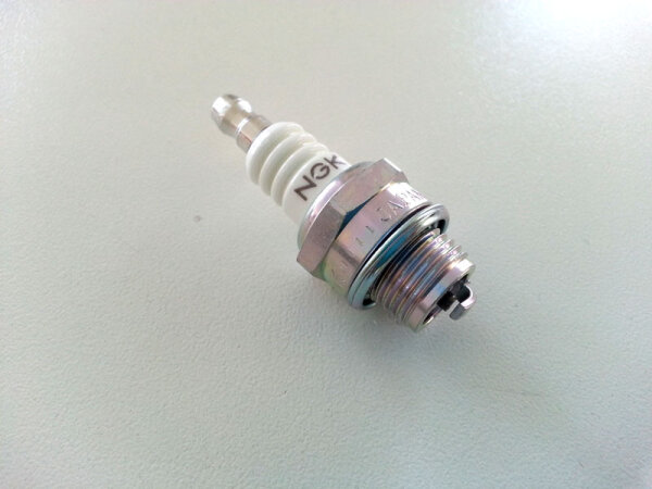 NGK BM7A Zündkerze großes Gewinde Zenoah G23LH, G2D, G43L-D, HE23ZR